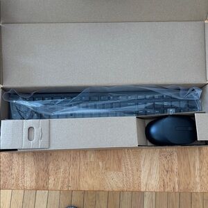 Dell Wireless Black Keyboard and Mouse Combo-new in the box
